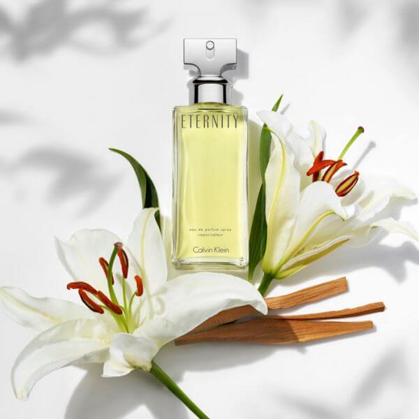 Calvin Klein Eternity EDP Spray Vaporisateur 100 ml กลิ่นแนวเขียวสดชื่นแบบ Green Citrus และ Sage ตาม ด้วยกลิ่นดอกไม้นานาพันธุ์ ที่เน้นความหอมสะอาด สดชื่น