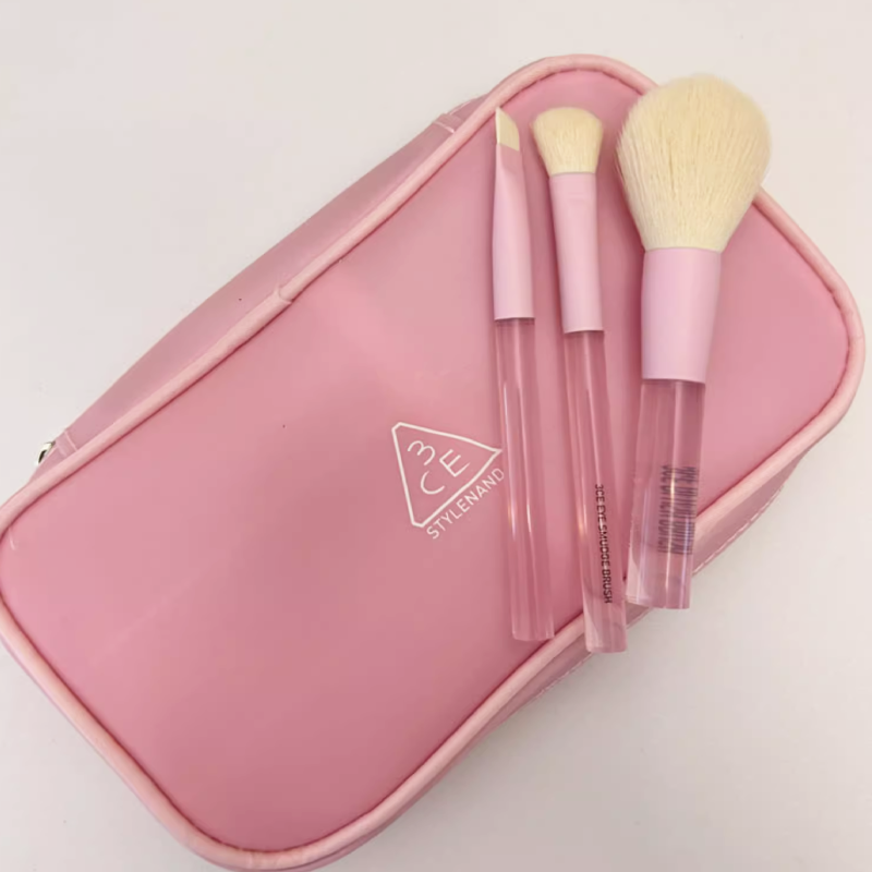 Pink Blush Set 3 Items with pouch,3CE Mini Makeup Brush Kit,เซ็ตแปรงแต่งหน้า 3CE,ทรีซีอี มินิ เมคอัพ บรัช คิท เครื่องสำอาง,กระเป๋า,กระเป๋าเครื่องสำอาง,กระเป๋าใบเล็ก