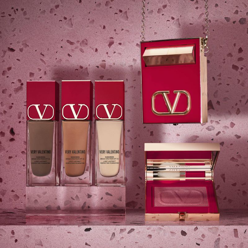 Valentino Dual-Use Liquid Light Face Base & Top Coat 5ml #01 Rosa ,Valentino primer , V-Lighter Face Base Primer and Highlighter, Valentino V-Lighter Illuminating Face Primer and Highlighter รีวิว ,  Valentino Garavani , วาเลนติโน่ การาวานี), valentino v-lighter rosa , valentino v-lighter review . 